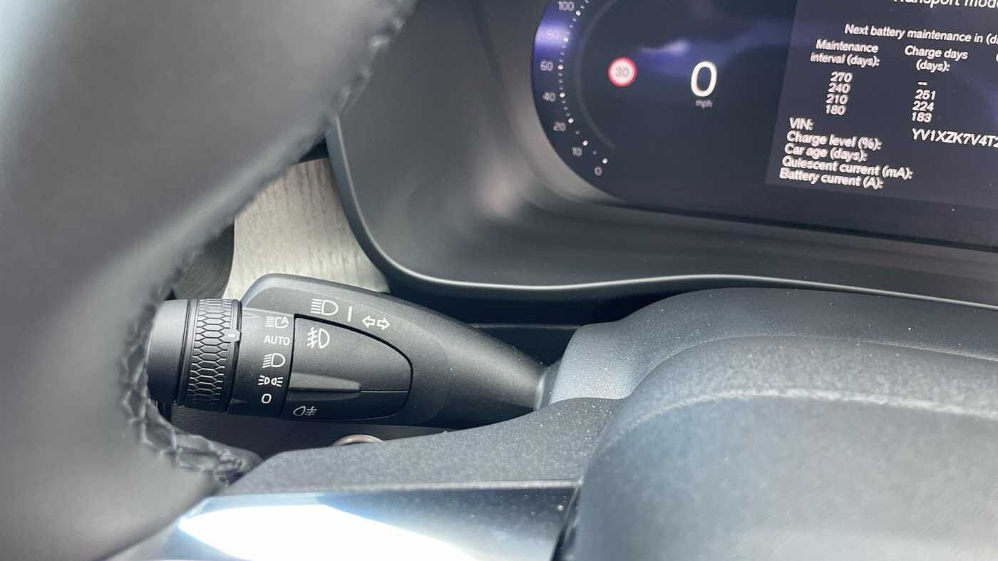 Volvo XC40 Ultra, B3 Mild hybrid, Petrol, Dark