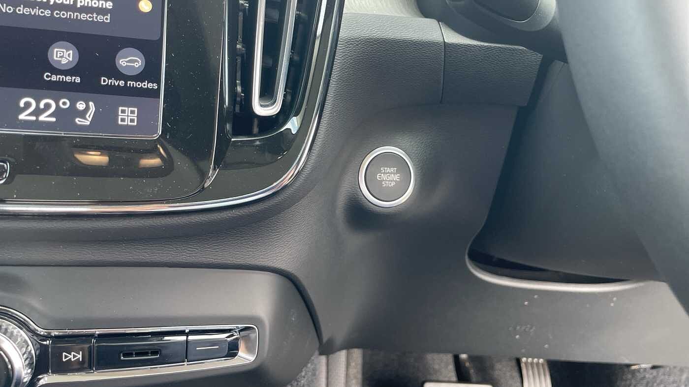 Volvo XC40 Ultra, B3 Mild hybrid, Petrol, Dark
