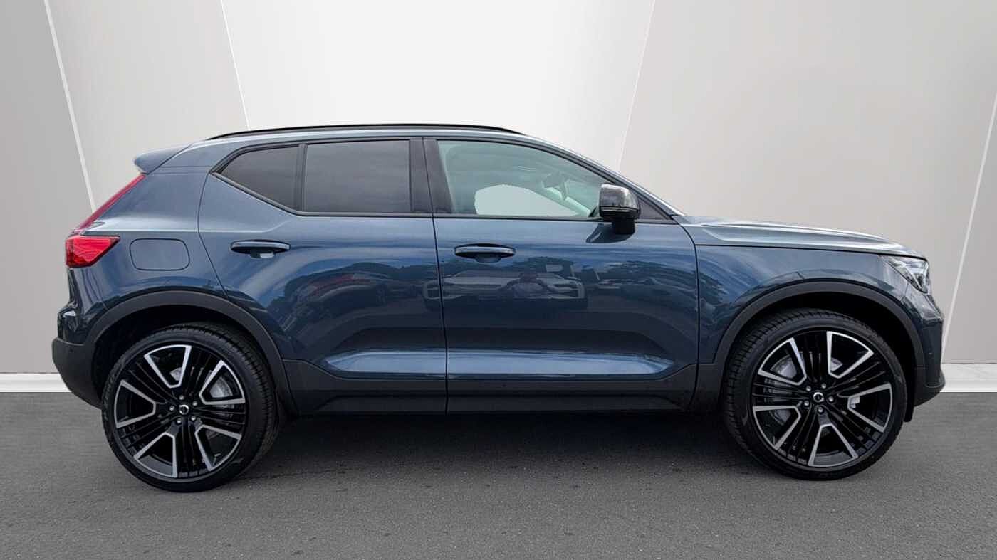 Volvo XC40 Ultra, B3 Mild hybrid, Petrol, Dark