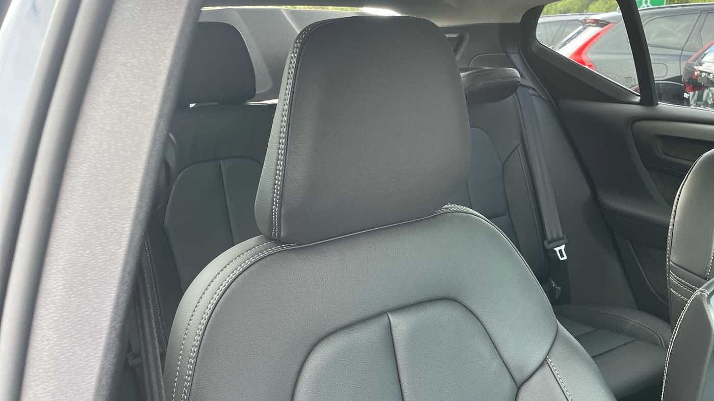 Volvo XC40 Ultra, B3 Mild hybrid, Petrol, Dark