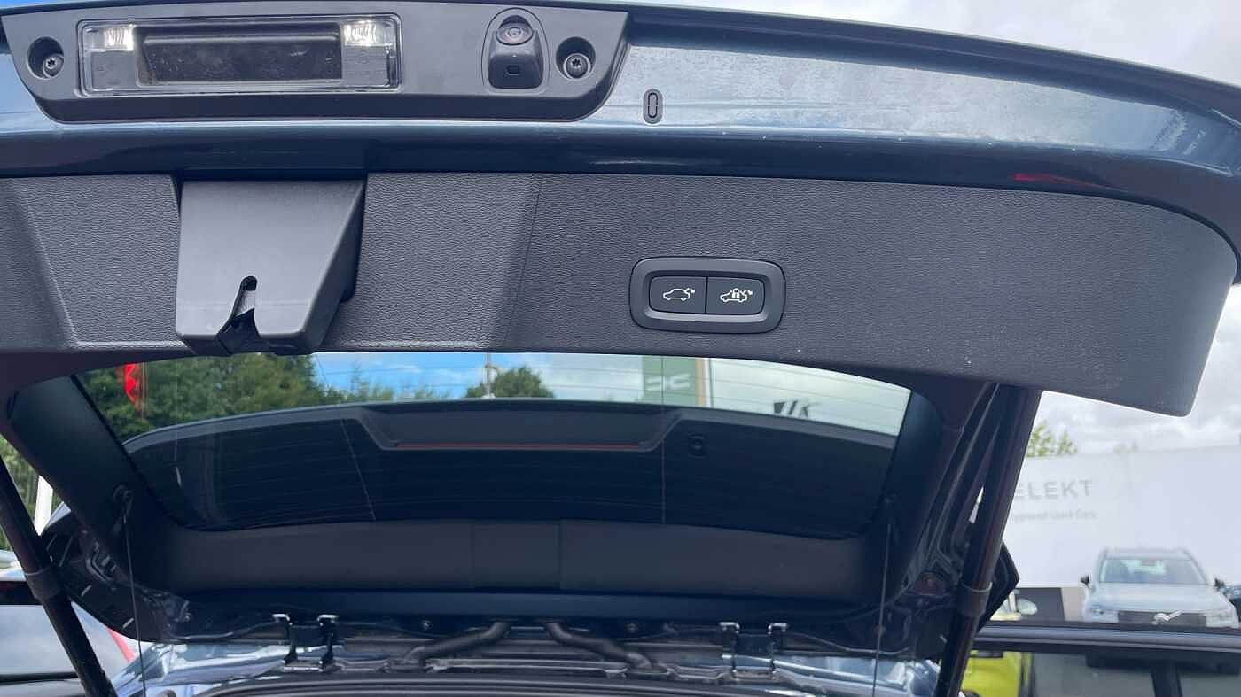 Volvo XC40 Ultra, B3 Mild hybrid, Petrol, Dark
