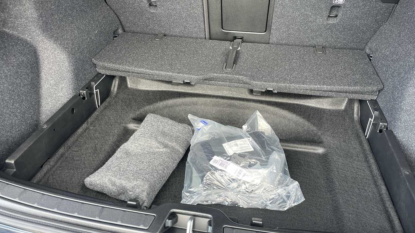 Volvo XC40 Ultra, B3 Mild hybrid, Petrol, Dark