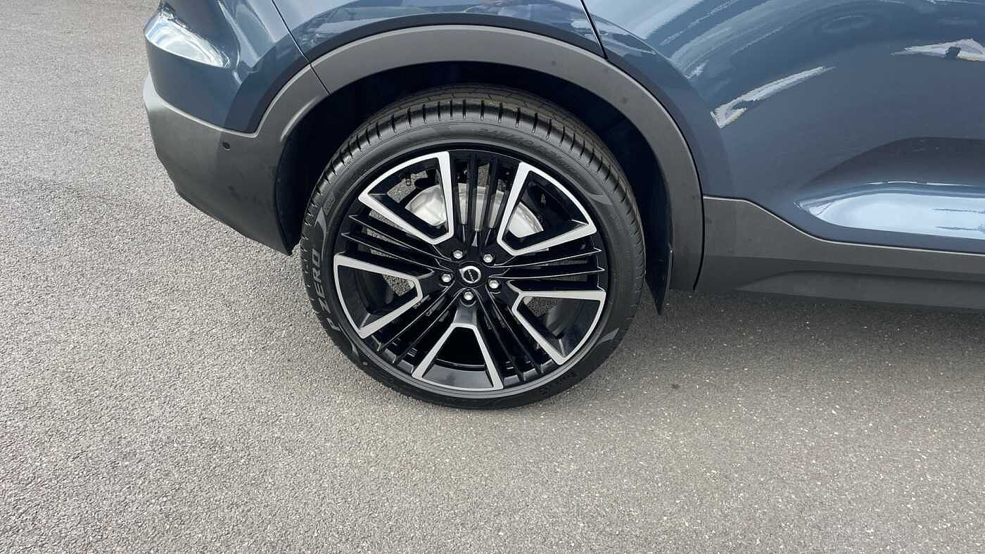 Volvo XC40 Ultra, B3 Mild hybrid, Petrol, Dark