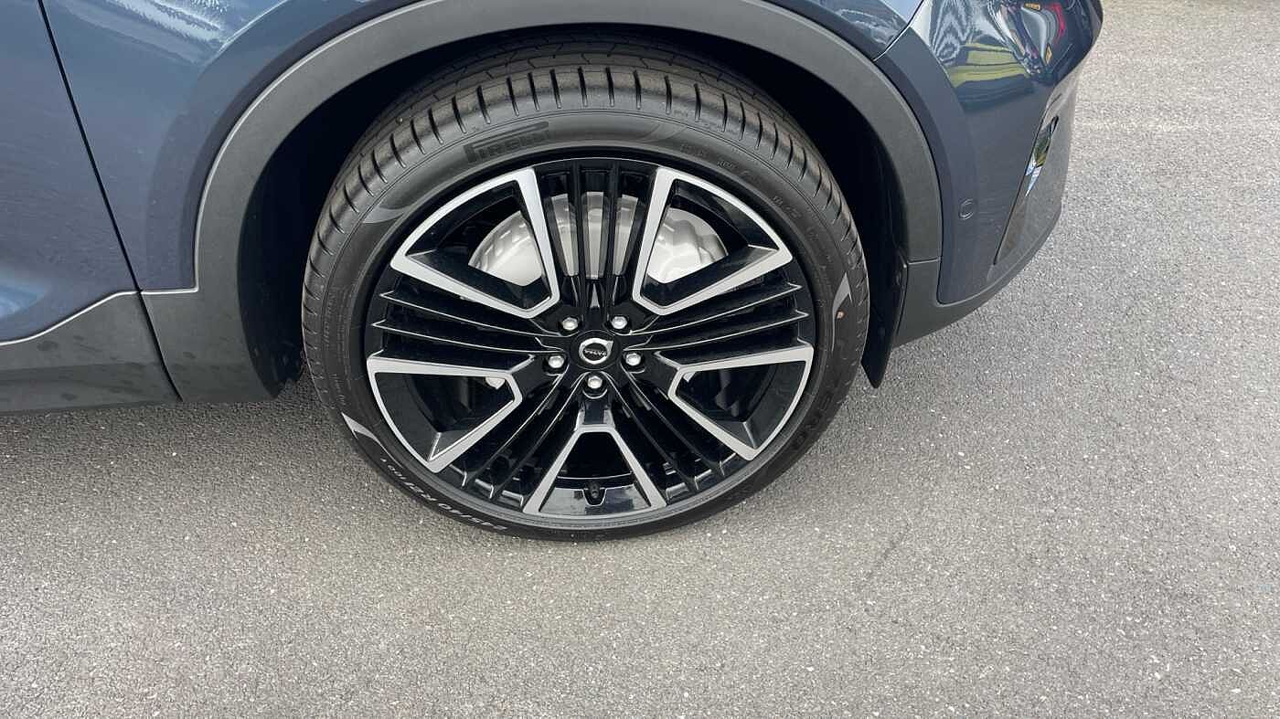 Volvo XC40 Ultra, B3 Mild hybrid, Petrol, Dark
