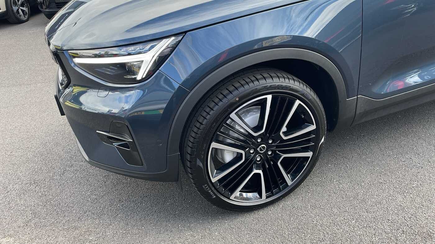 Volvo XC40 Ultra, B3 Mild hybrid, Petrol, Dark