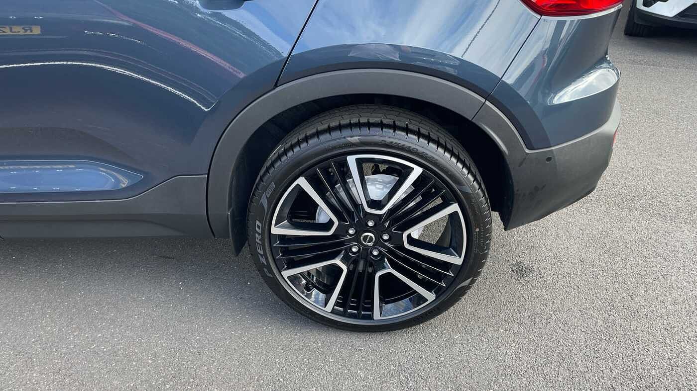 Volvo XC40 Ultra, B3 Mild hybrid, Petrol, Dark