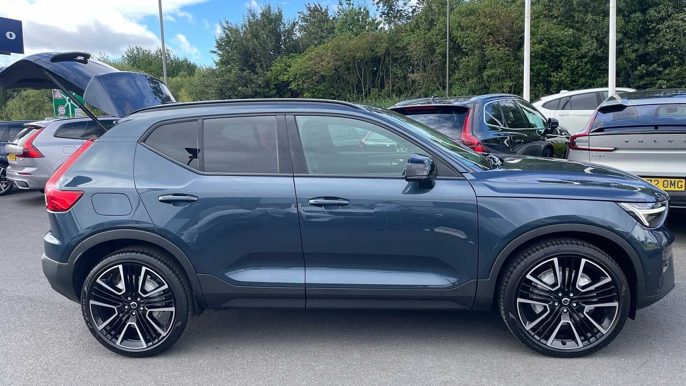 Volvo XC40 Ultra, B3 Mild hybrid, Petrol, Dark