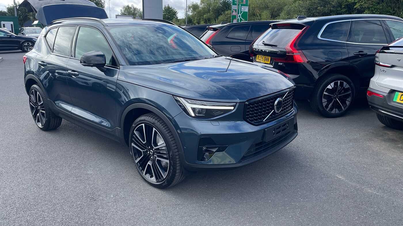 Volvo XC40 Ultra, B3 Mild hybrid, Petrol, Dark