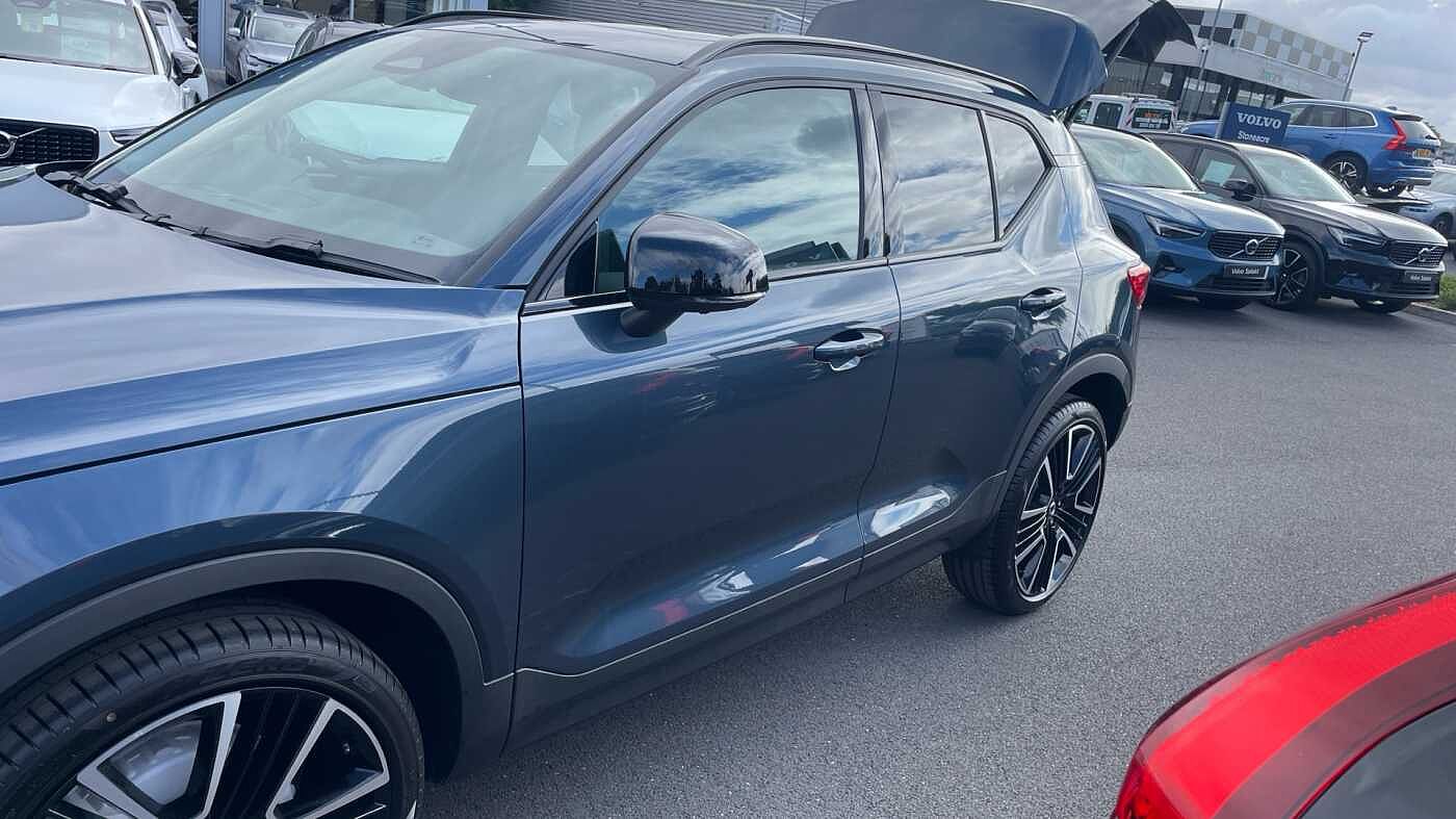 Volvo XC40 Ultra, B3 Mild hybrid, Petrol, Dark