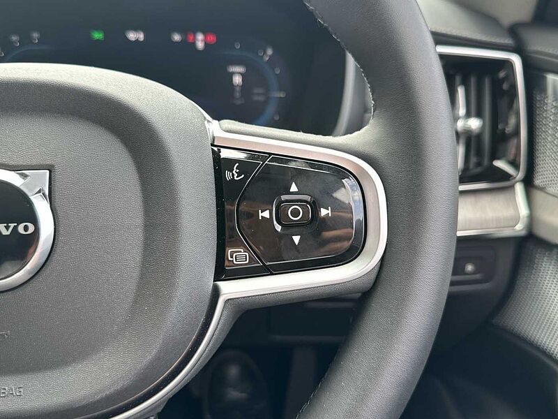 Volvo XC90 Ultra, T8 AWD Plug-in hybrid, Electric/Petrol, Dark, 7 Seats