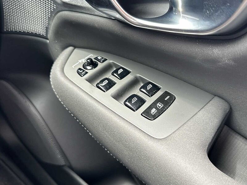 Volvo XC90 Ultra, T8 AWD Plug-in hybrid, Electric/Petrol, Dark, 7 Seats