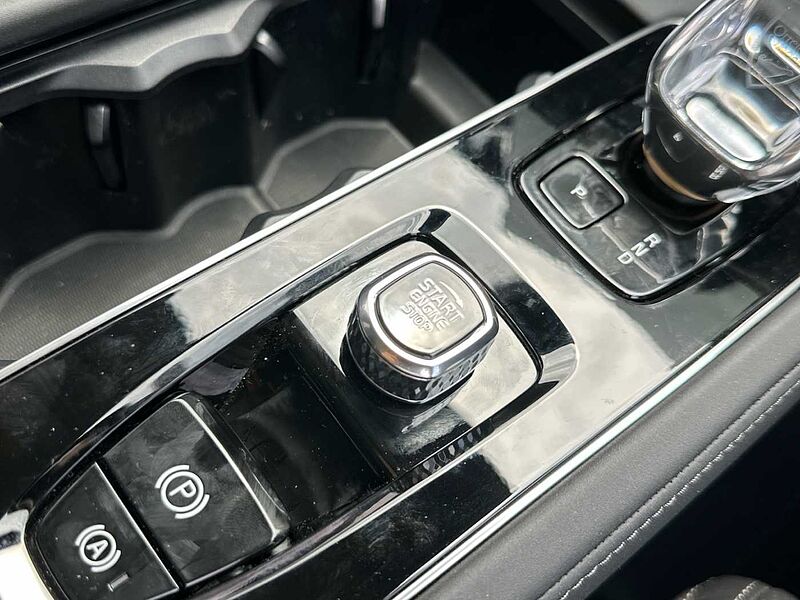 Volvo XC90 Ultra, T8 AWD Plug-in hybrid, Electric/Petrol, Dark, 7 Seats