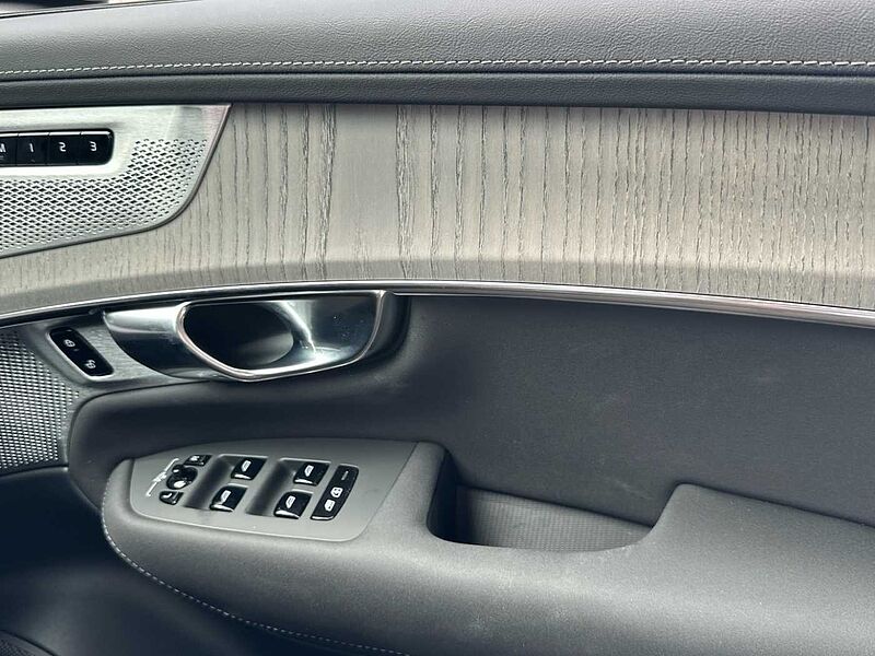Volvo XC90 Ultra, T8 AWD Plug-in hybrid, Electric/Petrol, Dark, 7 Seats