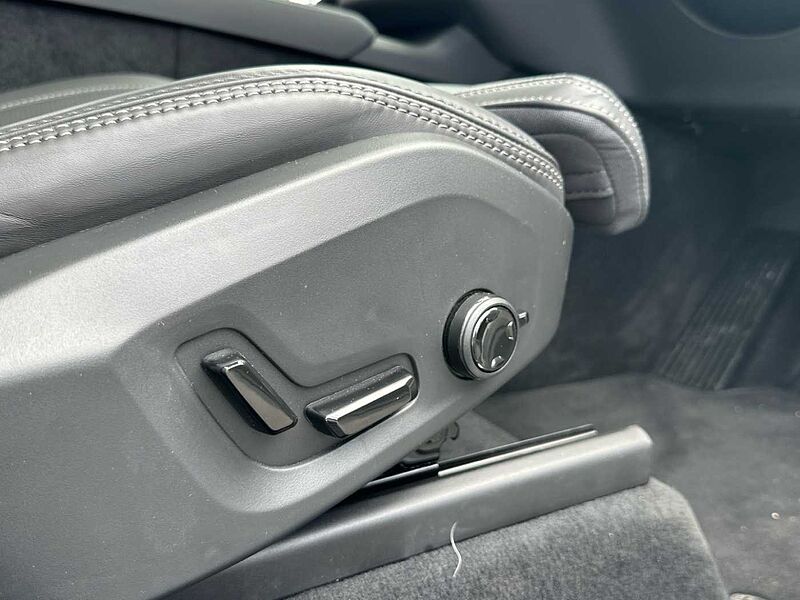 Volvo XC90 Ultra, T8 AWD Plug-in hybrid, Electric/Petrol, Dark, 7 Seats