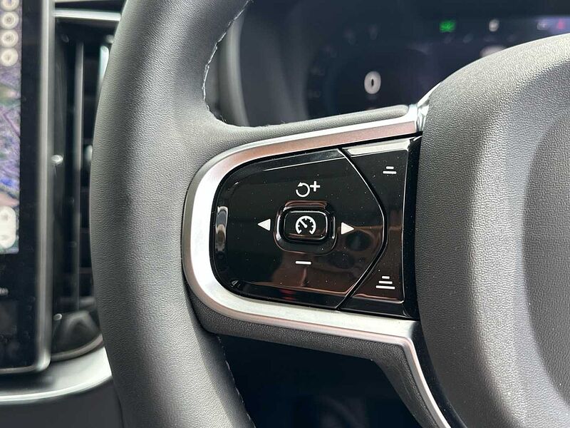 Volvo XC90 Ultra, T8 AWD Plug-in hybrid, Electric/Petrol, Dark, 7 Seats