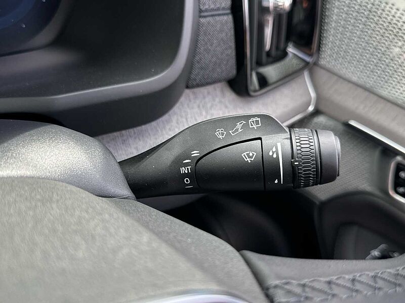 Volvo XC90 Ultra, T8 AWD Plug-in hybrid, Electric/Petrol, Dark, 7 Seats