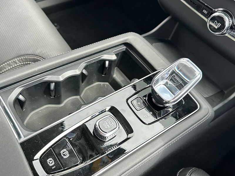 Volvo XC90 Ultra, T8 AWD Plug-in hybrid, Electric/Petrol, Dark, 7 Seats