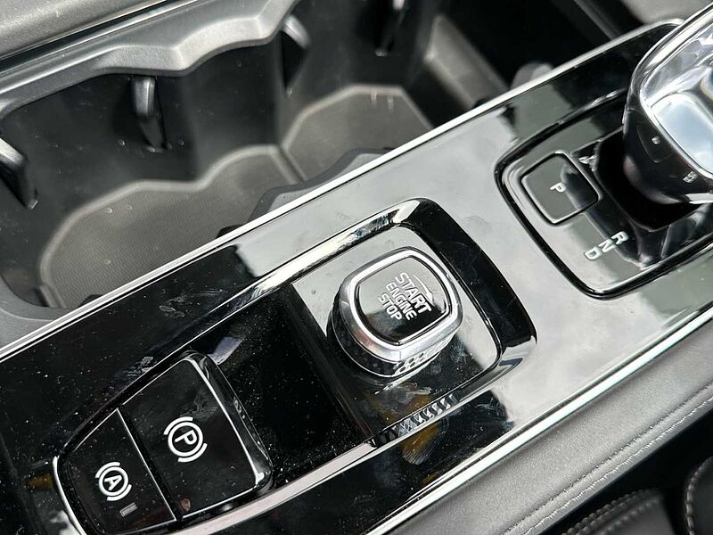 Volvo XC90 Ultra, T8 AWD Plug-in hybrid, Electric/Petrol, Dark, 7 Seats