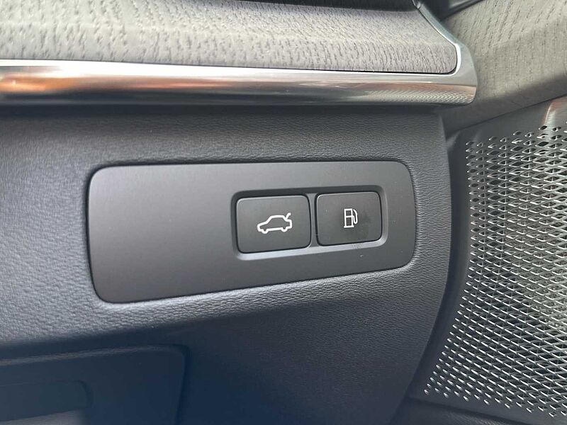 Volvo XC90 Ultra, T8 AWD Plug-in hybrid, Electric/Petrol, Dark, 7 Seats