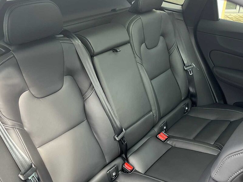 Volvo XC60 Black Edition Ultra, T8 AWD Plug-in hybrid, Electric/Petrol