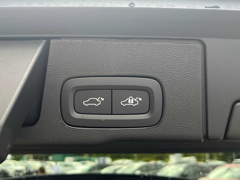 Volvo XC60 Black Edition Ultra, T8 AWD Plug-in hybrid, Electric/Petrol
