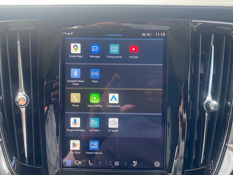 Volvo V90 Ultra, T8 AWD Plug-in hybrid, Electric/Petrol, Dark