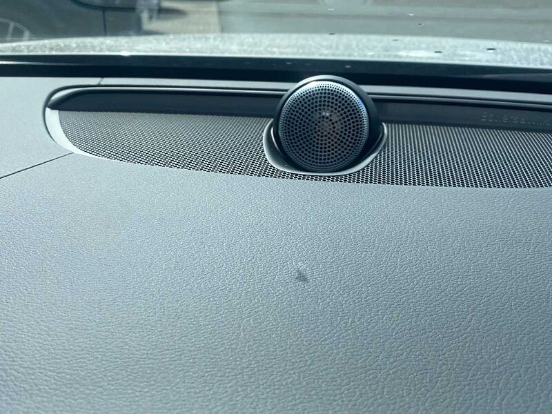 Volvo V90 Ultra, T8 AWD Plug-in hybrid, Electric/Petrol, Dark