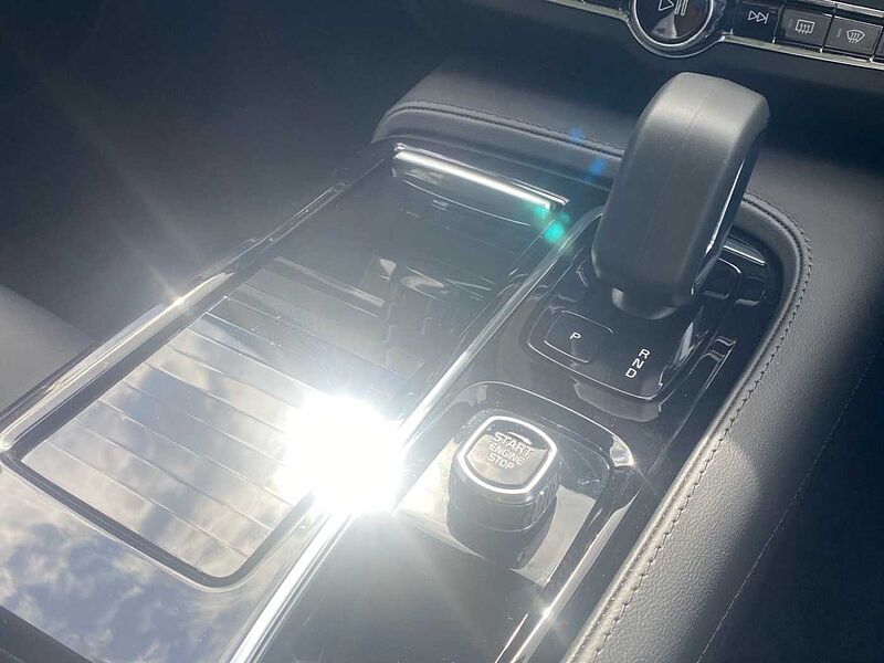 Volvo V90 Ultra, T8 AWD Plug-in hybrid, Electric/Petrol, Dark