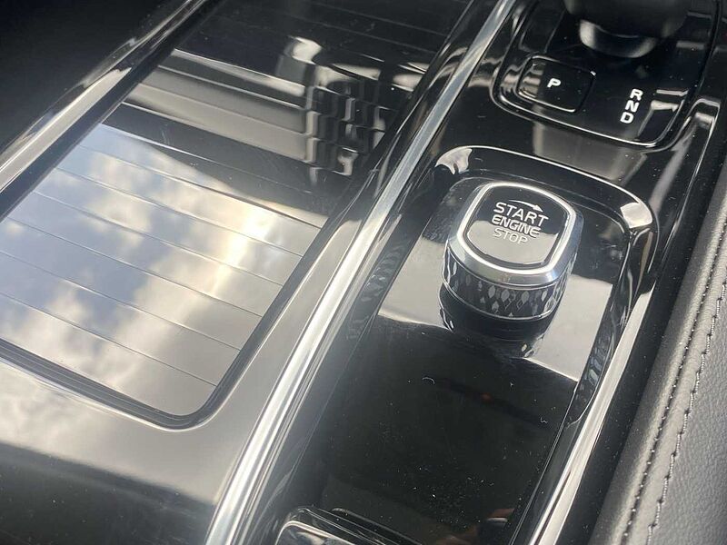 Volvo V90 Ultra, T8 AWD Plug-in hybrid, Electric/Petrol, Dark