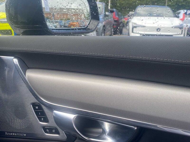 Volvo V90 Ultra, T8 AWD Plug-in hybrid, Electric/Petrol, Dark