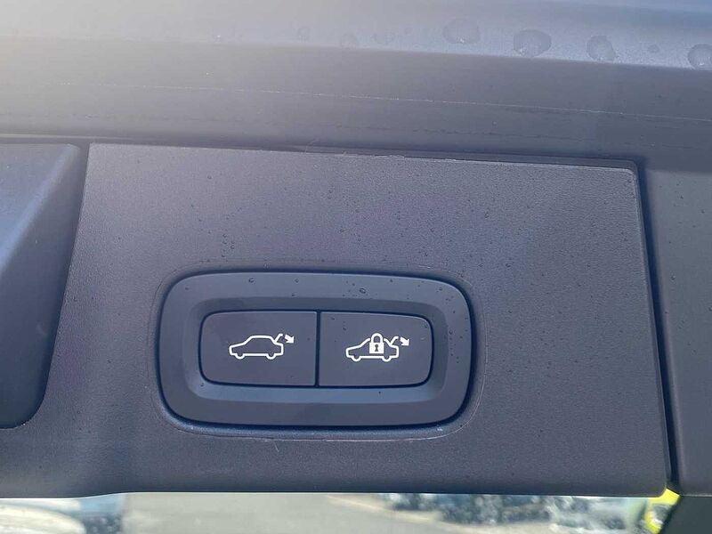 Volvo V90 Ultra, T8 AWD Plug-in hybrid, Electric/Petrol, Dark