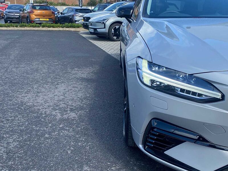 Volvo V90 Ultra, T8 AWD Plug-in hybrid, Electric/Petrol, Dark