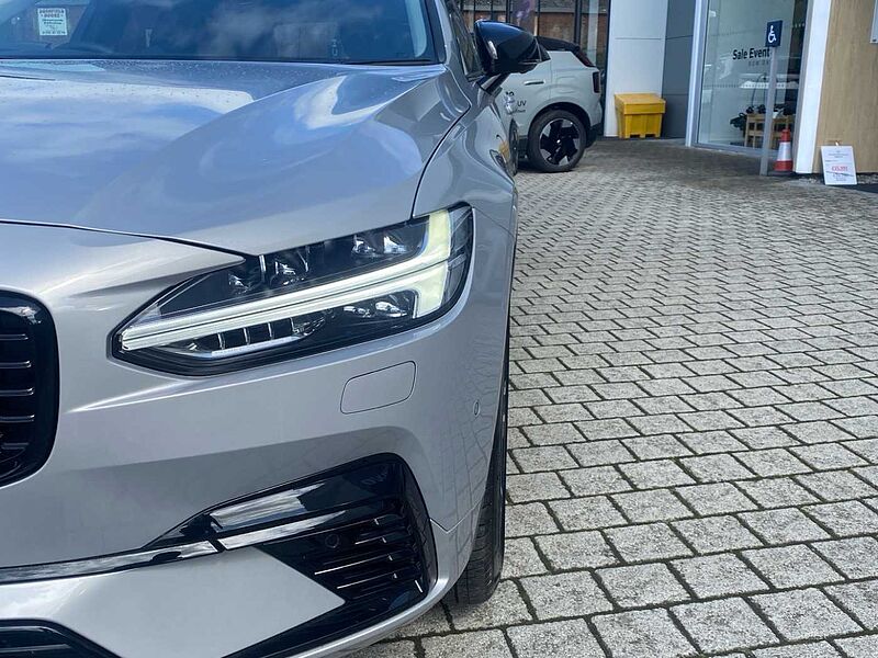 Volvo V90 Ultra, T8 AWD Plug-in hybrid, Electric/Petrol, Dark