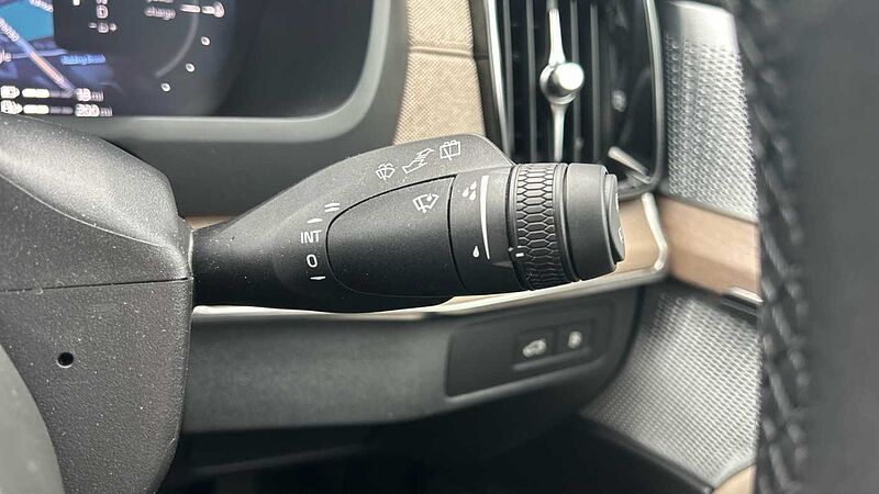 Volvo XC90 Ultra, T8 AWD Plug-in hybrid, Electric/Petrol, Dark, 7 Seats