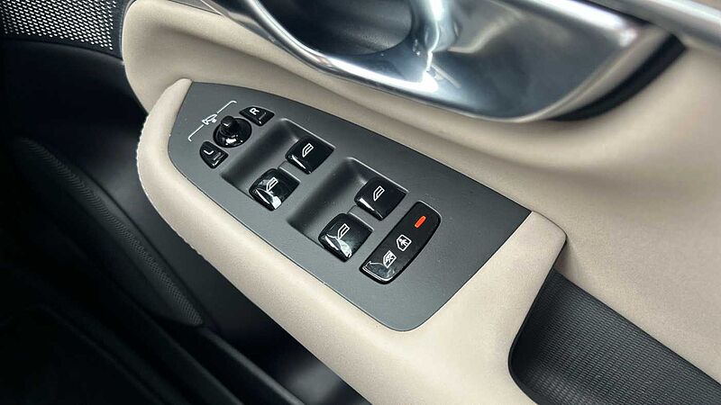 Volvo XC90 Ultra, T8 AWD Plug-in hybrid, Electric/Petrol, Dark, 7 Seats