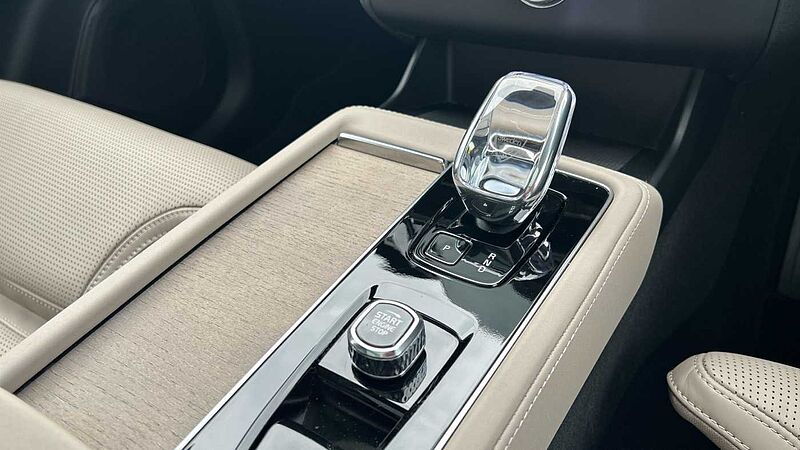 Volvo XC90 Ultra, T8 AWD Plug-in hybrid, Electric/Petrol, Dark, 7 Seats