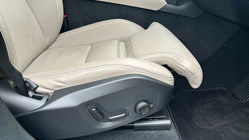 Volvo XC90 Ultra, T8 AWD Plug-in hybrid, Electric/Petrol, Dark, 7 Seats