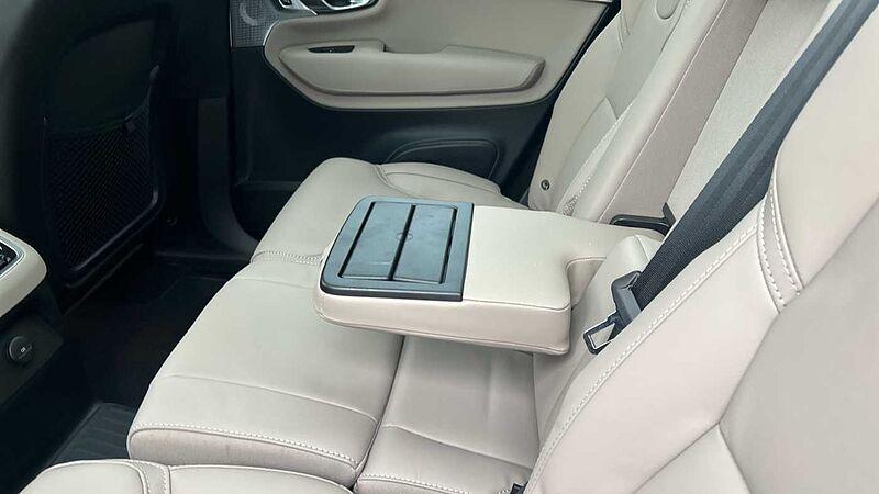 Volvo XC90 Ultra, T8 AWD Plug-in hybrid, Electric/Petrol, Dark, 7 Seats
