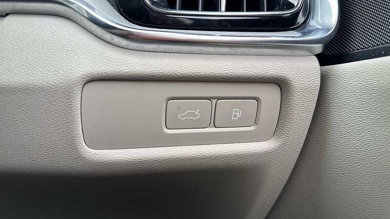 Volvo S60 Recharge Plus, T8 AWD Plug-in hybrid, Electric/Petrol, Dark