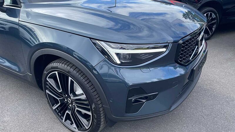 Volvo XC40 Ultra, B3 Mild hybrid, Petrol, Dark