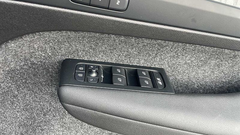 Volvo XC40 Ultra, B3 Mild hybrid, Petrol, Dark