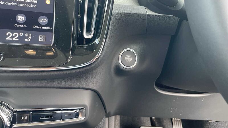 Volvo XC40 Ultra, B3 Mild hybrid, Petrol, Dark