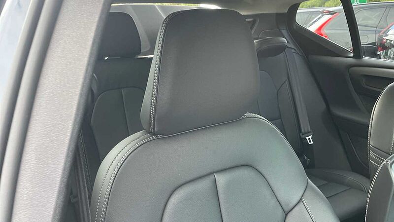 Volvo XC40 Ultra, B3 Mild hybrid, Petrol, Dark