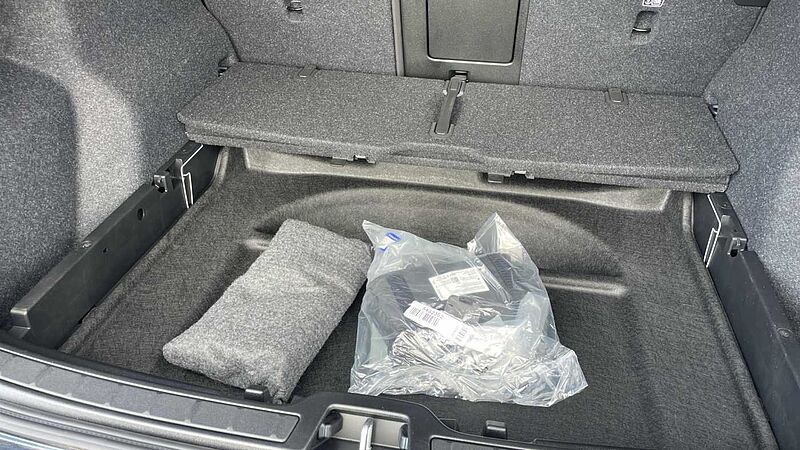 Volvo XC40 Ultra, B3 Mild hybrid, Petrol, Dark