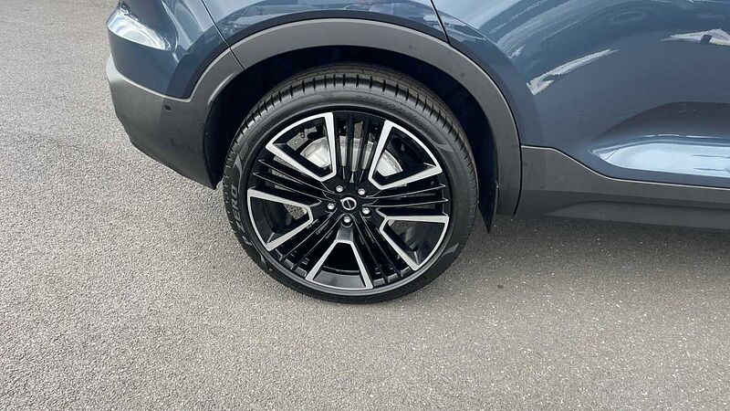 Volvo XC40 Ultra, B3 Mild hybrid, Petrol, Dark