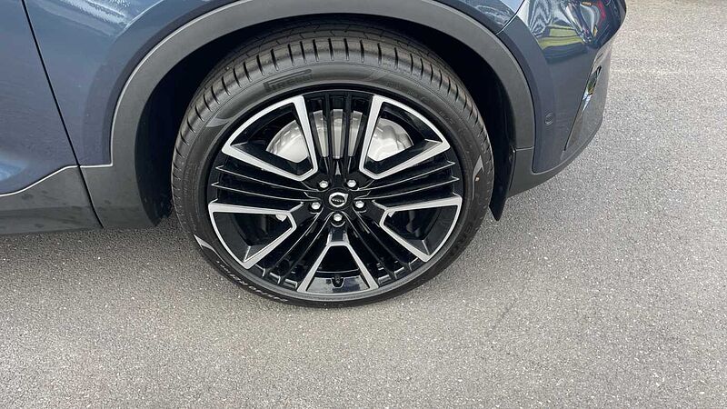 Volvo XC40 Ultra, B3 Mild hybrid, Petrol, Dark