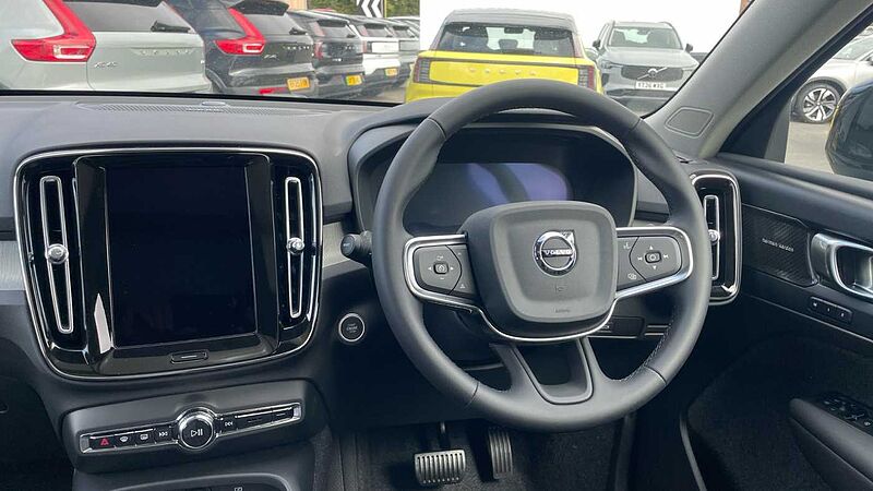 Volvo XC40 Ultra, B3 Mild hybrid, Petrol, Dark