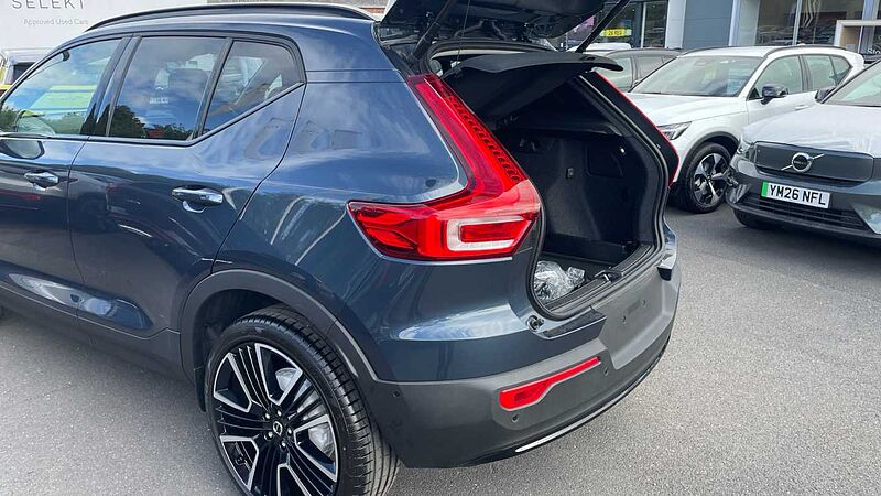 Volvo XC40 Ultra, B3 Mild hybrid, Petrol, Dark