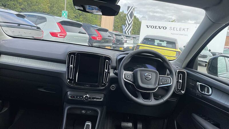 Volvo XC40 Ultra, B3 Mild hybrid, Petrol, Dark