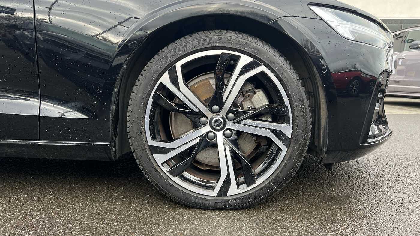 Volvo S60 Plus, B5 AWD Mild hybrid, Petrol, Dark